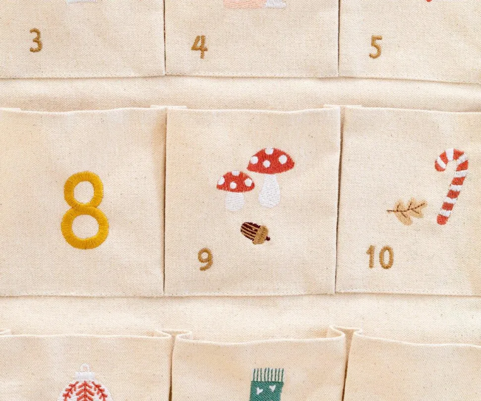 Calendario de adviento bordado