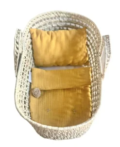 CESTA MOISÉS MUÑECA + VESTIDURA MIROOMI MOSTAZA