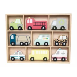 Estanteria de madera con 9 coches