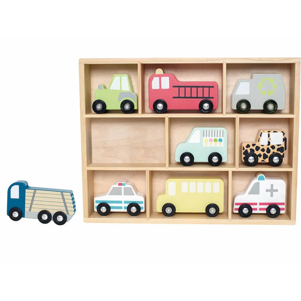 Estanteria de madera con 9 coches