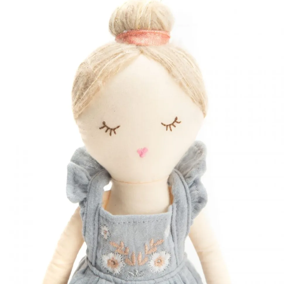 Muñeca Minerva