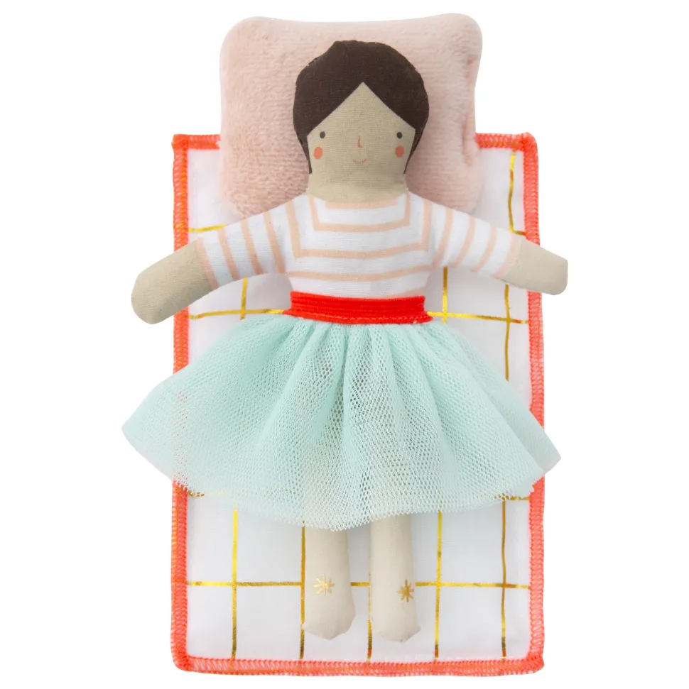 Muñeca mini maleta casita lila meri meri